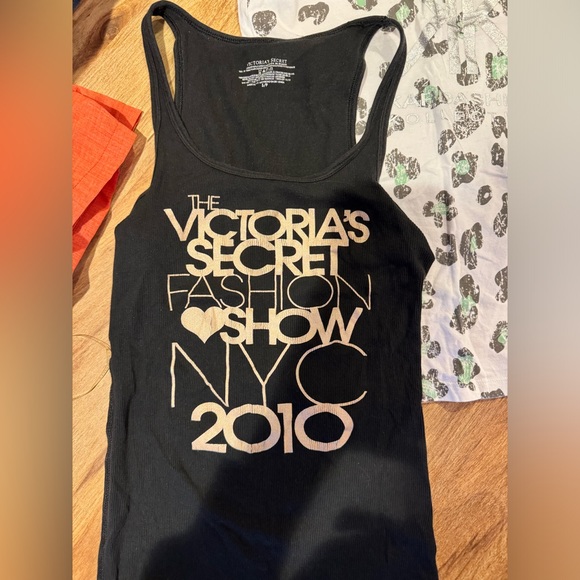 Casual tank tops, x2. Early mid 2000s. - Picture 3 of 3